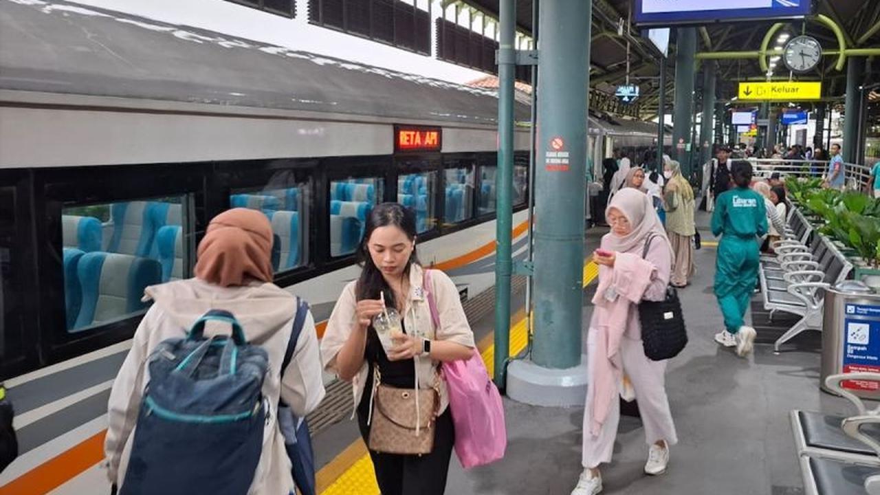 KAI Layani 202 Ribu Lebih Pelanggan KAI Libur Imlek Hari Pertama, Okupansi Capai 123 Persen