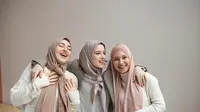 4 Model Baju Muslim Wanita Populer, Cocok Untuk Pengajian Hingga Nikahan