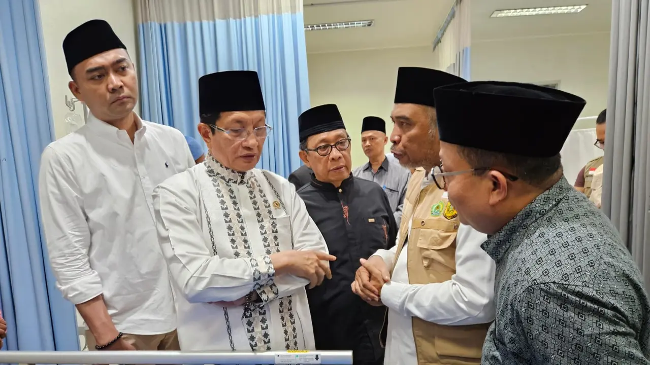 Menteri Agama, Nasaruddin Umar langsung mengunjungi korban selamat di RSUD Kota Bogor, Minggu (7/9/2025).