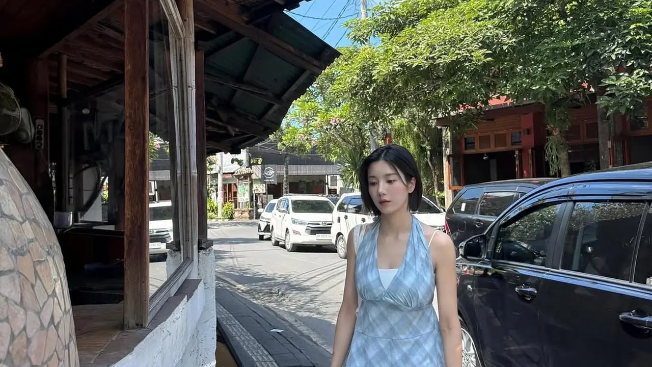 Tampil di Waterbomb Bali, Intip Deretan Gaya Kwon Eunbi Saat Liburan di Pulau Dewata
