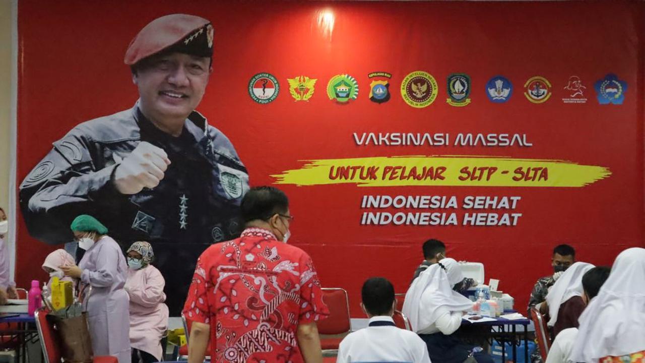 Binda Kepri memberikan vaksinasi kepada ribuan pelajar di Batam. (Istimewa)