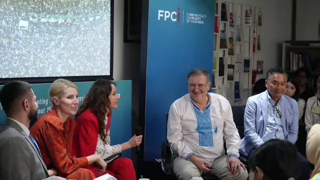 Delegasi Ukraina yang mengunjungi Indonesia di tengah invasi Rusia. Kiri-kanan: Alim Aliev (Ukrainian Institute), Liubov Tsybulska (CSC), Anna Liubyma (Kadin Ukraina/UCCI), dan Dr. Olexiy Haran dari National University of Kyiv-Mohyla Academy. Dok: FPCI