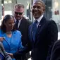 Brown pertama kali mendengar ia punya kembaran, ketika saudaranya melihat Obama bermain basket di Chicago eksklusif Bank East Klub.