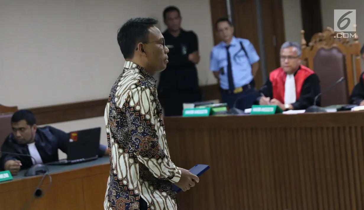 Terdakwa korupsi pembangunan gedung IPDN Budi Rachmat Kuniawan saat sidang putusan di Pengadilan Tipikor, Jakarta, Jumat (26/7/2019). Budi terbukti bersalah melakukan korupsi proyek pembangunan kampus IPDN di Kabupaten Agam, dan Kabupaten Rokan Hilir, Riau. (Liputan6.com/Helmi Fithriansyah)