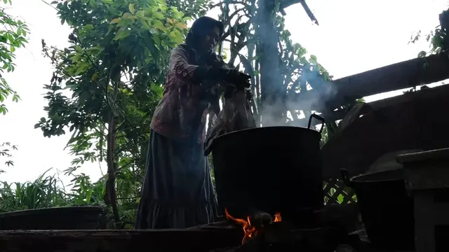 Dari Limbah Jadi Lini Mode, Kisah Sulastri Sulap Kulit Jengkol Jadi Batik Bernilai Jutaan Rupiah di Lampung