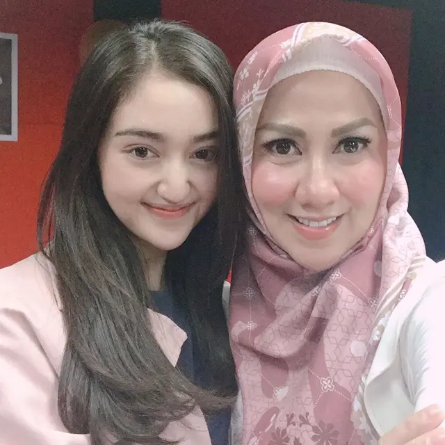 6 Potret Kebersamaan Ranty Maria dan Venna Melinda, Bak Anak Kandung