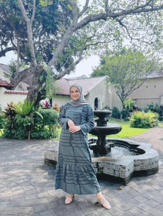 Karena belum diketahui secara pasti, penyakit yang diderita sejak tahun 2017 silam itu, Cut Meyriska hanya menjalani pemeriksaan secara berkala. Minimal enam bulan atau satu tahun sekali. [Instagram/rogerojey]