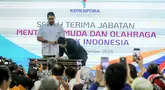 Serah terima jabatan Menteri Pemuda dan Olahraga Republik Indonesia (Menpora RI) periode 2023-2025, Dito Ariotedjo (kiri) kepada Menteri Pemuda dan Olahraga Republik Indonesia (Menpora RI) periode 2025-2029, Erick Thohir dalam acara yang berlangsung di Auditorium Wisma Kemenpora, Senayan, Kamis (18/09/2025). (Bola.com/Bagaskara Lazuardi)