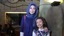 Annisa Trihapsari  dan anaknya, Aqueeni Aziz Djorghi  (Nurwahyunan/Bintang.com)