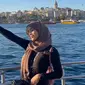 Oklin Fia menjawab soal gaya hijabnya yang dinilai sebagai jilbab boobs oleh warganet. (Dok: Instagram)