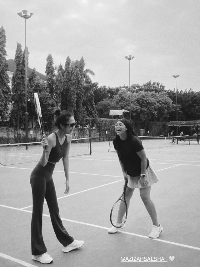 6 Gaya Sporty Stylish Azizah Salsha yang Punya Hobi Main Tenis