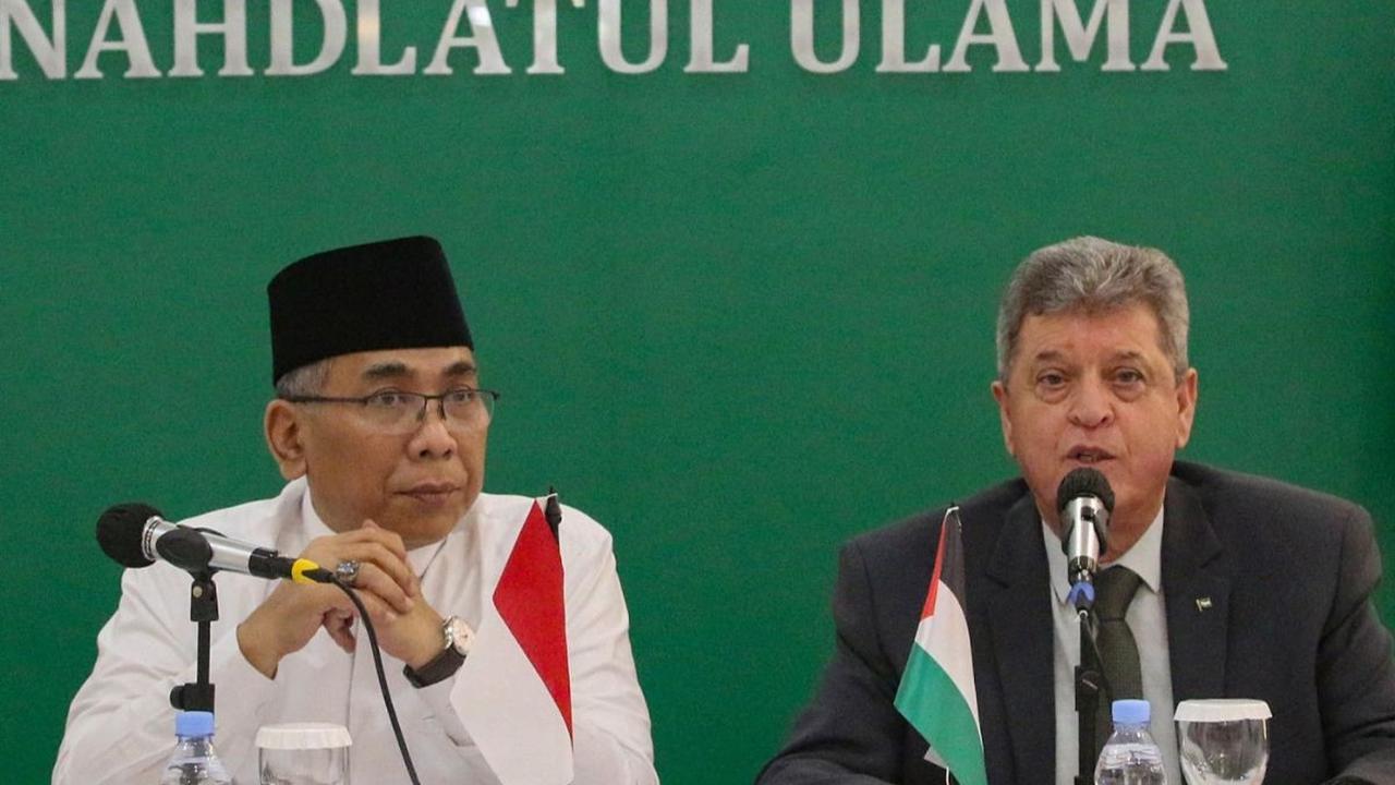 Di Jalur Gaza, 1.049 orang lanjut usia menjadi korban, bersama dengan 885 tenaga medis yang gugur. <br><br>Selain itu, 163 jurnalis dan 496 tenaga pendidikan juga tercatat sebagai martir dalam konflik ini. Foto: merdeka.com / Arie Basuki<br>