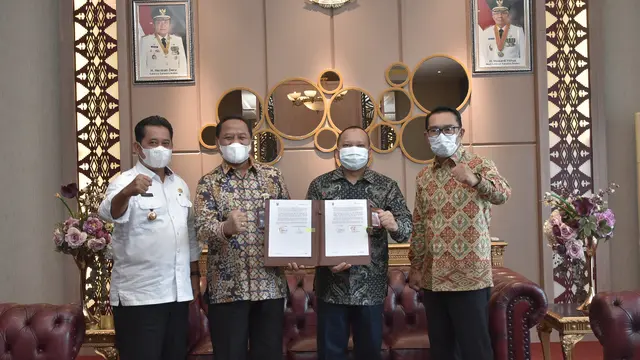 Datang ke Palembang, Ridwan Kamil Borong Jagung Petani Banyuasin
