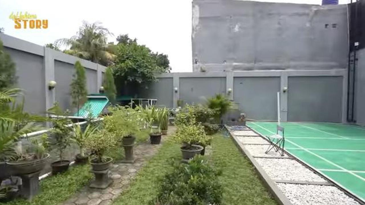 Tinggal di Gang Sempit, Ini 8 Potret Kebun dan Kandang Hewan di Rumah Ayu Ting Ting
