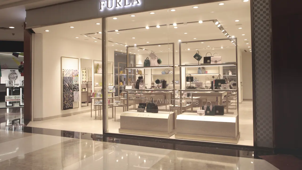 Gerai terbaru Furla hadir dengan deretan koleksi fashion atraktif