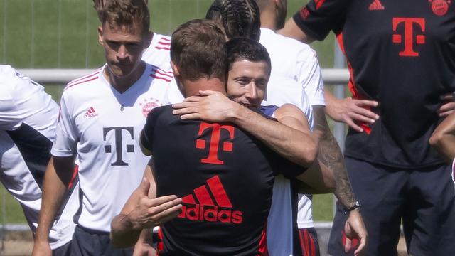 Foto: Hijrah ke Barcelona, Robert Lewandowski Pamitan dengan Pemain Bayern Munchen