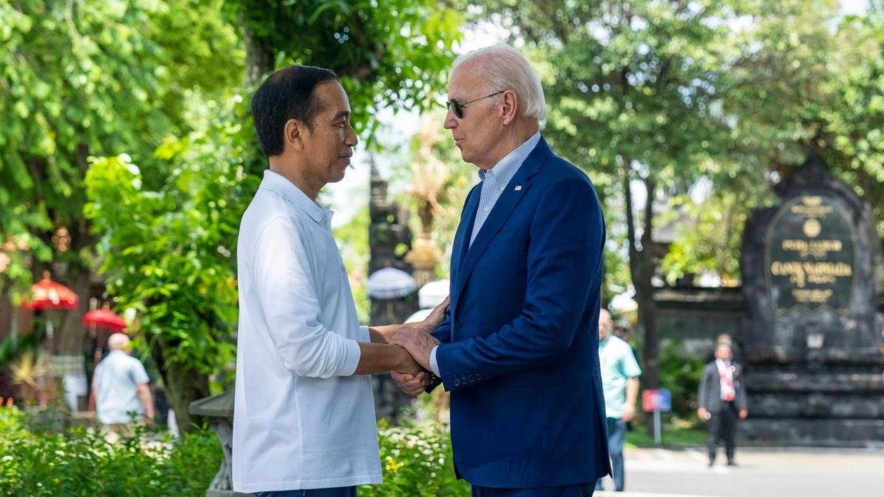 Presiden Indonesia Jokowi dan Presiden AS Joe Biden di sela-sela KTT G20 di Bali. (Dok Kedubes AS di Jakarta)