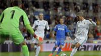 Aksi striker Real Madrid, Cristiano Ronaldo, saat mengalahkan Getafe dalam laga lanjutan La Liga 2017-2018 di Santiago Bernabeu, Sabtu (3/3/2018).  (AP Photo/Francisco Seco)