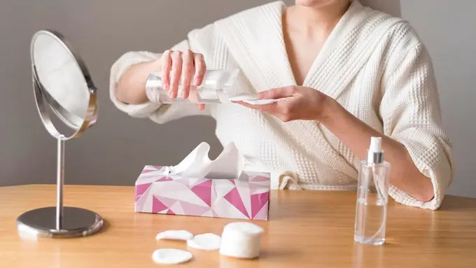 Baru Mulai Pakai Skincare? Simak 5 Tips Dasar untuk Pemula Biar Tidak Salah Langkah - Cover