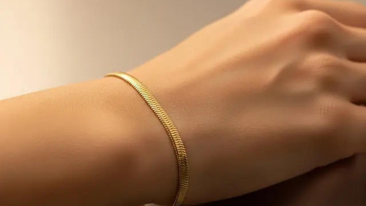 7 Model Gelang Emas Tanpa Ukiran yang Elegan, Simpel namun Tetap Berkelas