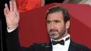 Mantan pesepak bola timnas Prancis, Eric Cantona, menghadiri pemutaran perdana film "Looking for Eric" di Cannes, Prancis, Senin (18/5/2009). (EPA/Christophe Karaba)