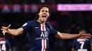 4. Edinson Cavani - Cavani memiliki status bebas transfer usai kontraknya dengan PSG berakhir pada musim panas ini. Juventus dikabarkan berminat untuk mendatangkan Cavani pada musim panas ini. (AFP/Franck Fife)