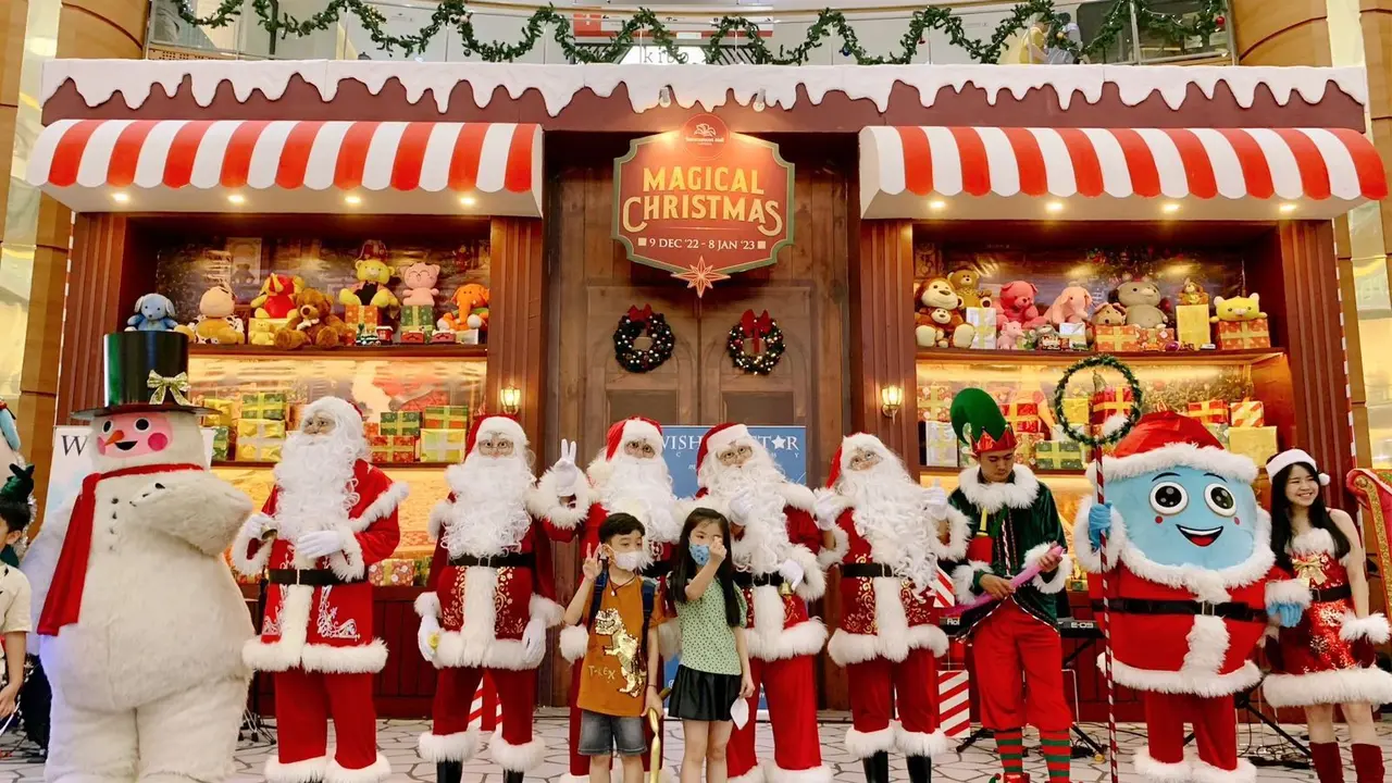 Sejumlah pusat perbelanjaan di Tangerang menggelar berbagai hiburan menyambut Natal 2022 dan Tahun Baru 2023.