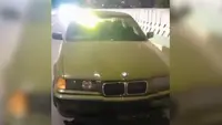 Sebuah mobil BMW hijau tanpa dilengkapi pelat nomor diderek dari Jalan Layang Non-Tol (JLNT) Pangeran Antasari arah Cipete, Jakarta Selatan, Minggu, 12 Juli 2026 malam. (Foto: Tangkapan Layar Sosmed)