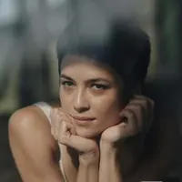 Mariana Renata kembali dan mencuri perhatian dengan penampilan terbarunya yang segar dan menawan.