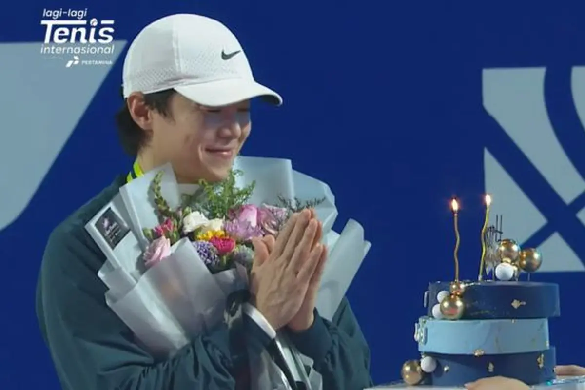 Reaksi Park Eun Seok saat diberi kejutan ultah. (credit:youtube.com/@RansEntertainment)