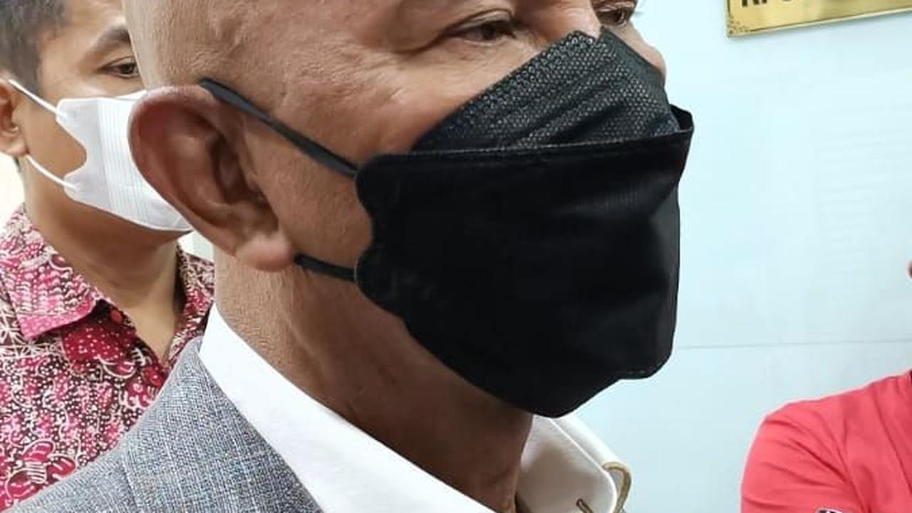 Namun, PDI Perjuangan yakin Kaesang bakal maju dari partai berlambang banteng. Apalagi sudah ada aturan di PDIP bahwasatu keluarga harus ikut dalam satu partai. Selain Jokowi, kakak Kaesang, Wali Kota Solo Gibran Rakabuming Raka juga maju dari PDIP.