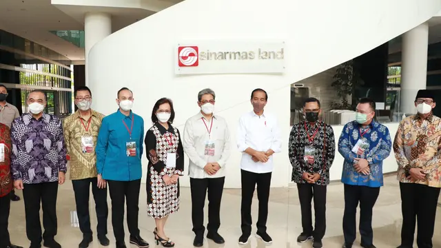 Presiden Republik Indonesia Joko Widodo serta jajaran direksi Sinar Mas Land