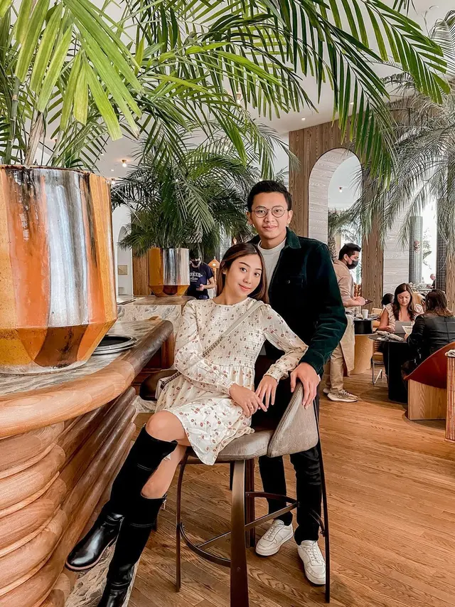 Tak Kalah Romantis, Ini 6 Potret Liburan Winona Willy dan Suami di Amerika