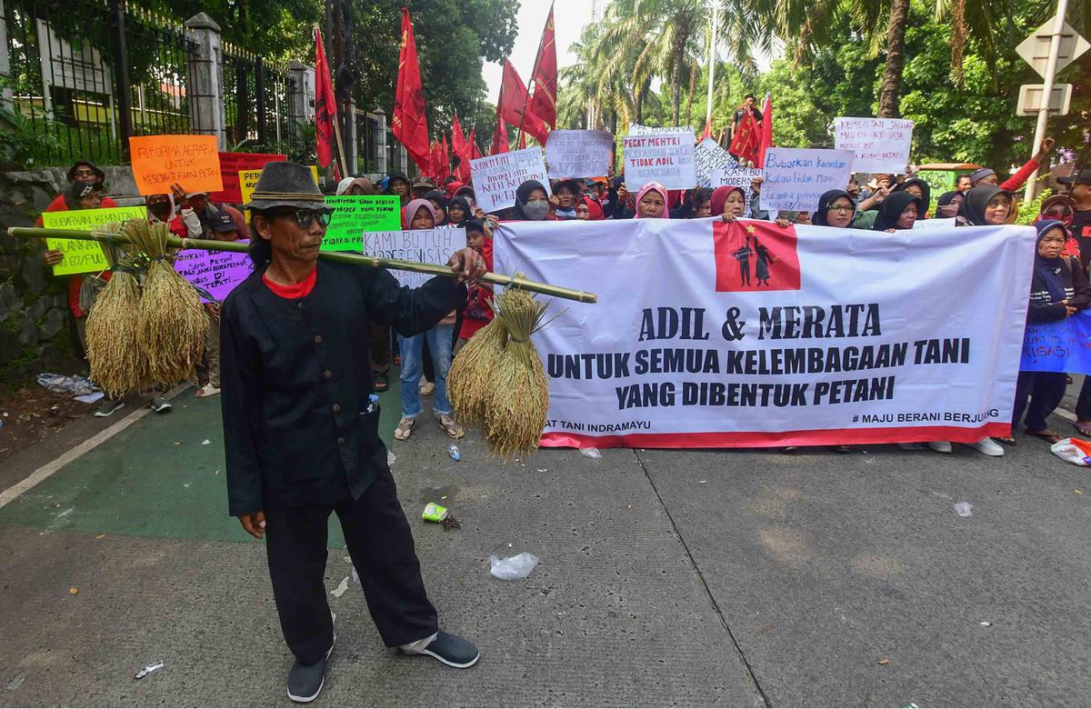 FOTO: Hari Tani Nasional, Petani Indramayu Tuntut Perbaikan Irigasi dan Modernisasi Pertanian