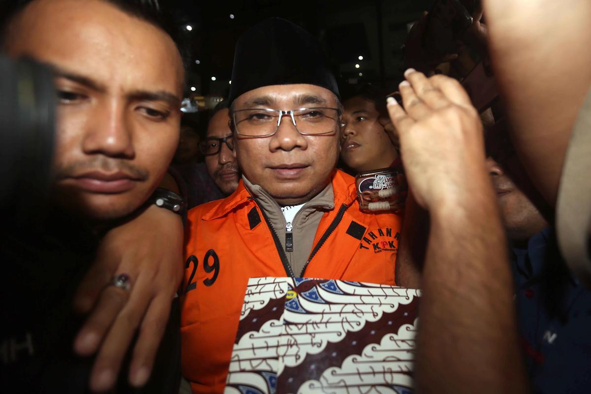 FOTO: KPK Resmi Menahan Yaqut Cholil Qoumas dalam Kasus Dugaan Korupsi Haji