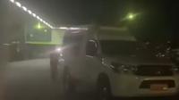 Seorang sopir ambulans di Sintang Kalimantan Barat tega menurunkan jenazah bayi dan keluarga pengantar di sebuah SPBU, lantaran tak mampu membayar tambahan uang bensin yang diminta. (Liputan6.com/ Dok Ist Tangkapan Layar)
