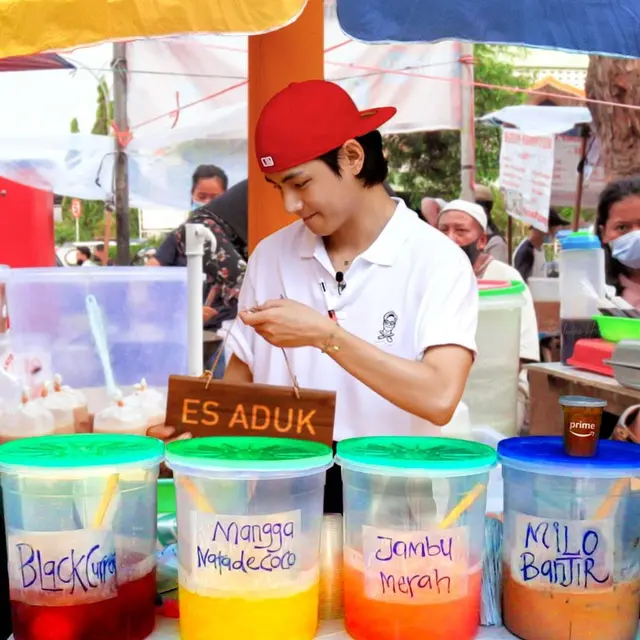6 Editan Foto Artis Cowok Korea Jualan Es Takjil Ini Bikin Ngakak