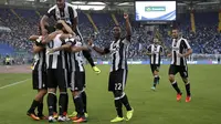 Sami Khedira mencetak gol kemenangan untuk Juventus saat bertandang ke markas Lazio, Sabtu (27/8/2016) malam. ( REUTERS/Max Rossi)