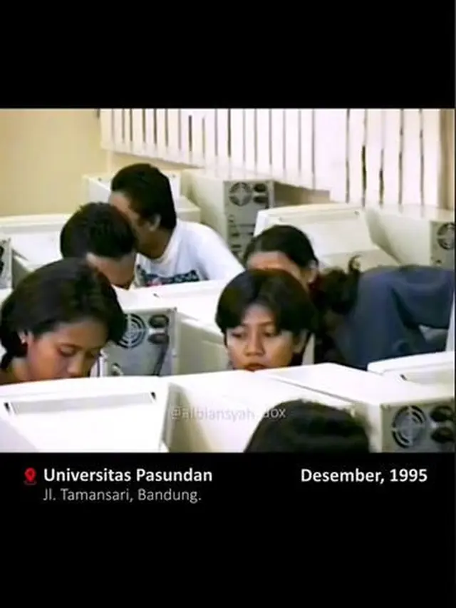 6 Potret Suasana Perkuliahan di Universitas Pasundan Pada 1995, Pakai Komputer Disket