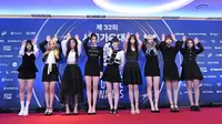 Kep1er menghadiri red carpet pada 32nd Seoul Music Awards di KSPO Dome, Seoul, 19 Januari 2023. (AFP/Jung Yeon-je)