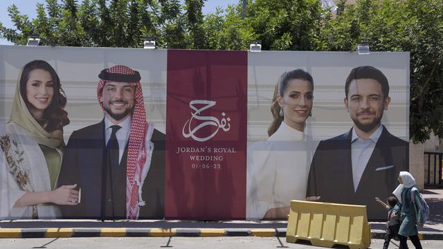 Poster Pangeran Hussein dan Rajwa Al Saif (Royal Hashemite Court via AP) (AP Photo/Nasser Nasser)