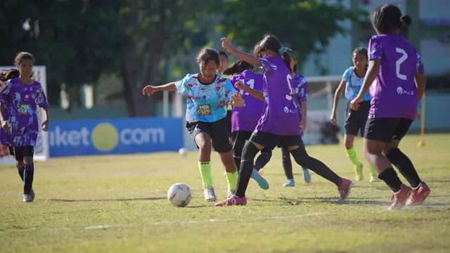 Pemain tim KU 12 SDN Ketabang 1A, Maulidya Bonita Saputri