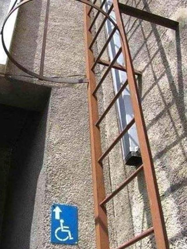 6 Potret Papan Petunjuk Nyeleneh, Bikin Bingung yang Baca