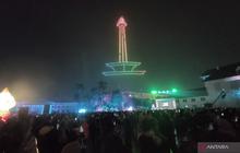 Puluhan Ribu Pengunjung Padati Kota Tua Rayakan Malam Tahun Baru dengan Kemeriahan Atraksi Drone