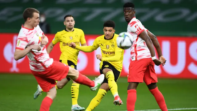 FOTO: Borussia Dortmund Raih Trofi DFB Pokal Kelima usai Gilas RB Leipzig 4-1 - Jadon Sancho