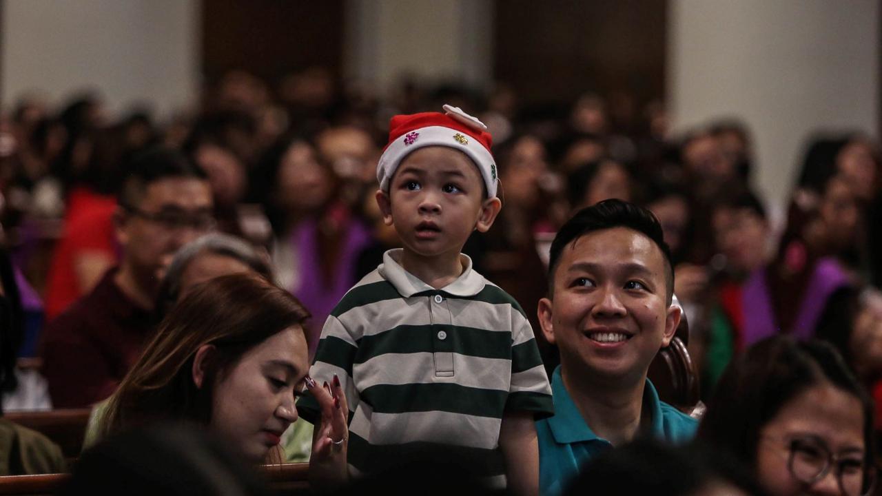 Keceriaan Anak-Anak Ikuti Misa Natal di Gereja Katedral Jakarta
