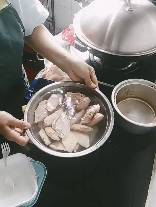 Bukan Pakai Jeruk Nipis, Ini Cara Cuci Ayam Agar Bersih Optimal dan Tidak Bau Amis