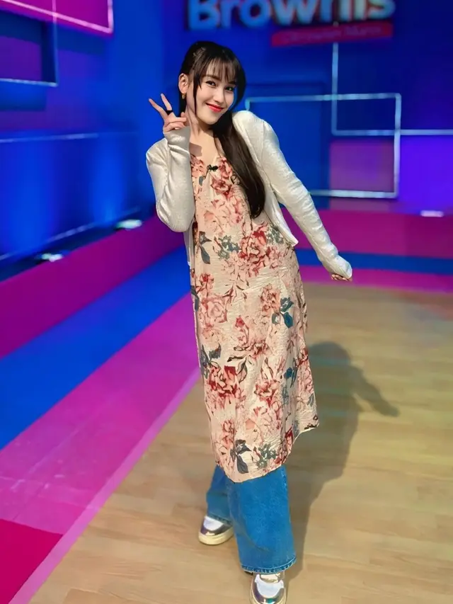 Ayu Ting Ting dalam padu padan outfit yang menawan (Instagram/ayutingting92)