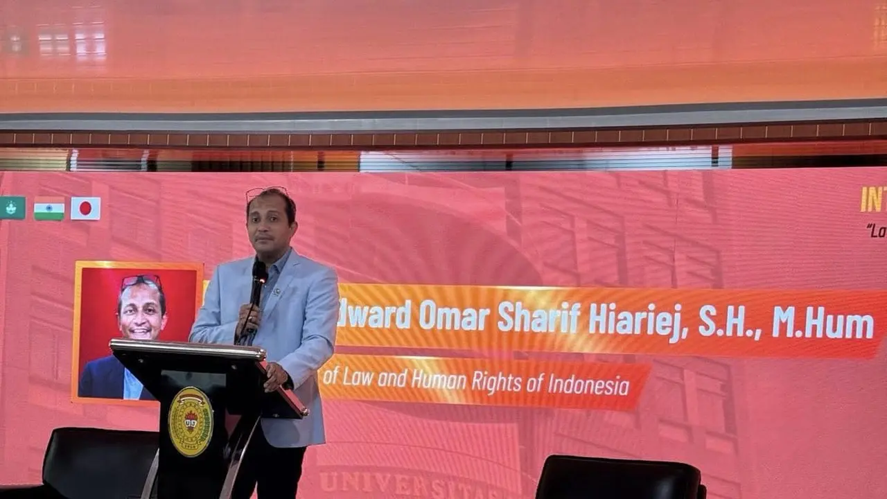 Wakil Menteri Hukum Edward Omar Sharif Hiariej yang hadir sebagai keynote speaker dalam seminar di Unversitas Jayabaya. (Istimewa)