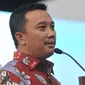 Menpora Imam Nahrawi berpidato jelang penyerahan penghargaan buat para atlit dan pelatih yang berprestasi di Sea Games ke-28 Singapura 2015, di Gedung Kemenpora, Jakarta, Kamis (9/7/2015). (Liputan6.com/Herman Zakharia)